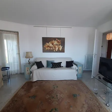 Le Republique Apartment *